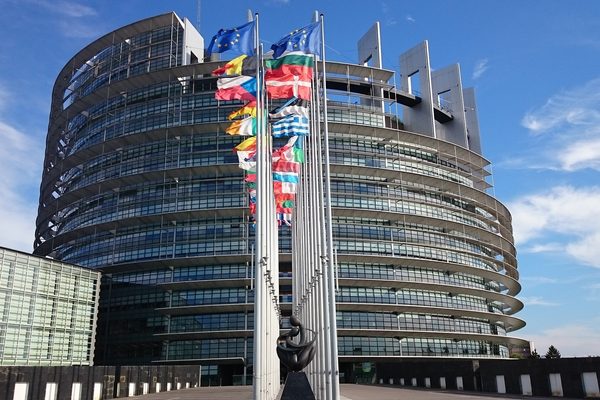 Rubrik_Politik_Recht_EU-Parlament_c.Pixabay_parliament-1564427_1920